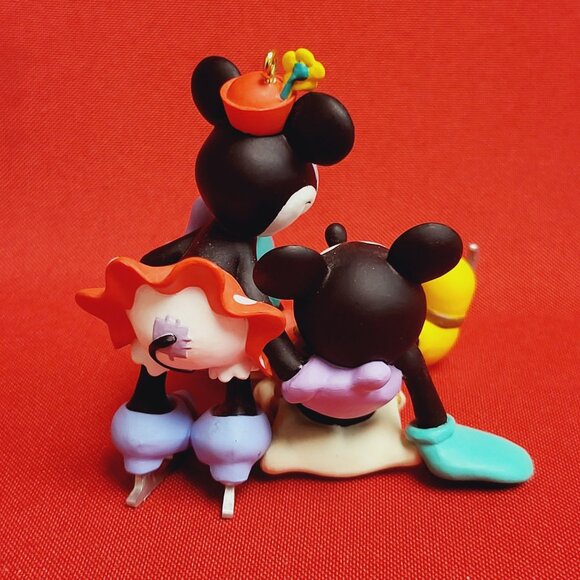 Hallmark Disney Mickey and Minnie Mouse Ice Skating Ornament 1997 - Picture 6 of 12